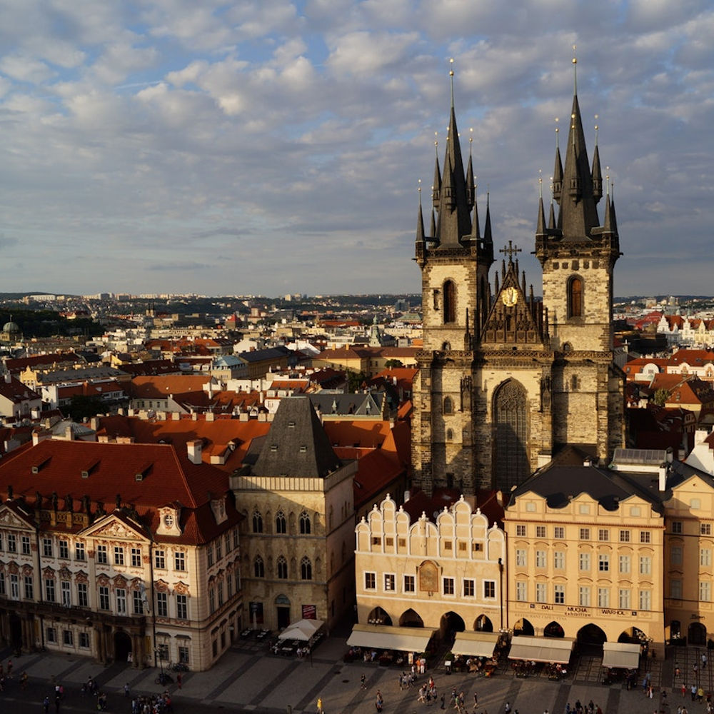 Ture på dansk i Prag og ud af byen.