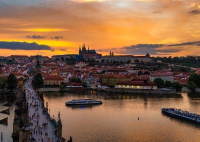 Sejltur på Moldau ved solnedgang